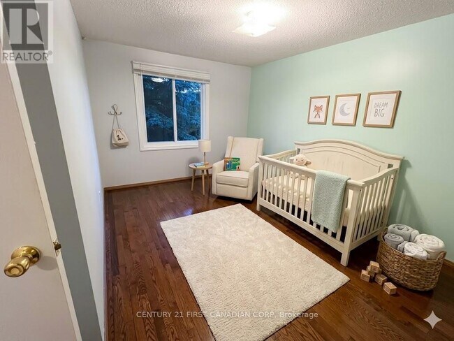 Photo - 1470 Aldersbrook Rd