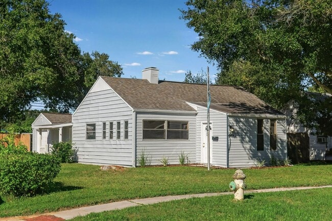 Photo - 1/2 OFF 3 Bedroom, 1 Bathroom Home for Ren...