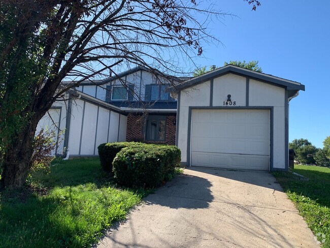 Building Photo - Spacious Two-Bedroom Duplex Rental