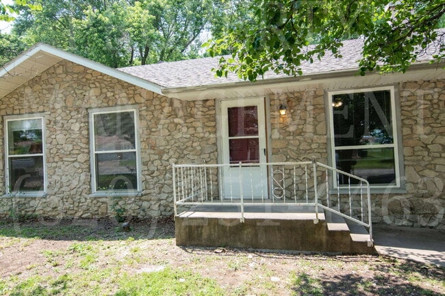 Building Photo - 3-bedroom, 2-bath