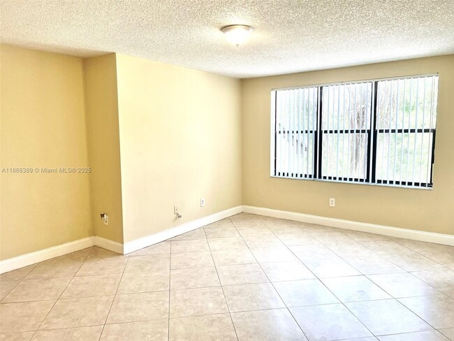 Photo - 4561 W McNab Rd Unidad 16 Rental