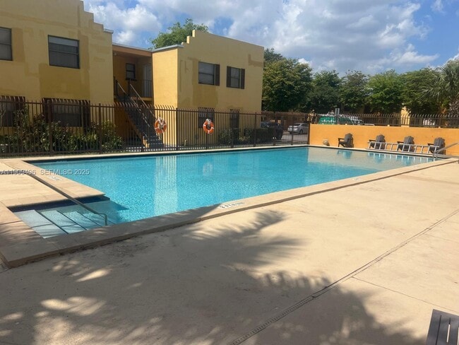 Building Photo - 686 NW 114th Ave Unit 204