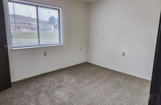 Building Photo - 800 E Smith St