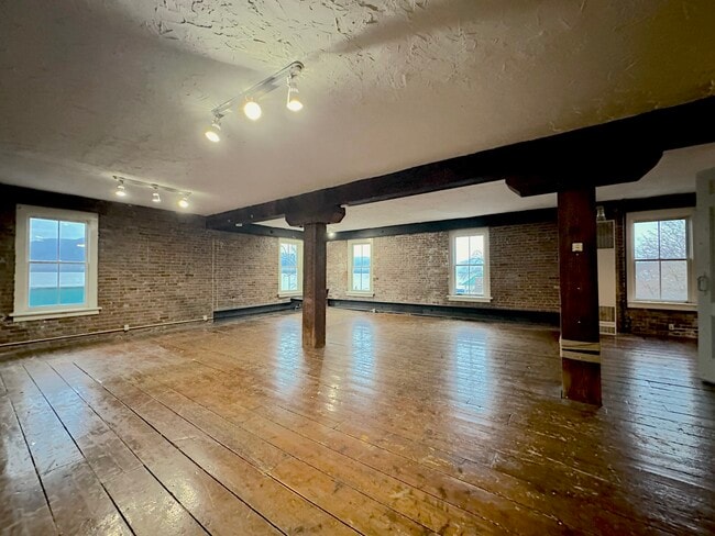 Building Photo - 12 Front St Unit 1