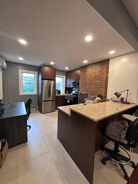 Photo - 387 Van Brunt St