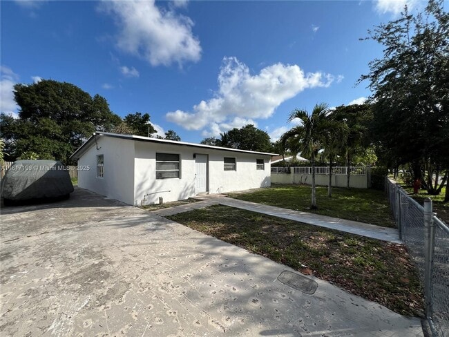 Building Photo - 1615 NW 16th St Rental