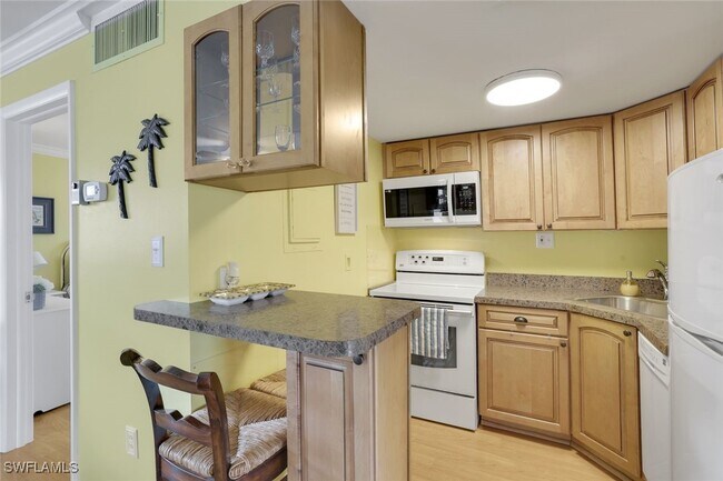 Building Photo - 780 10th Ave S Unit 22