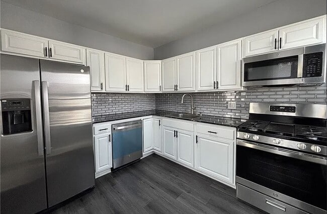 Building Photo - 216 Westcott Co-Living