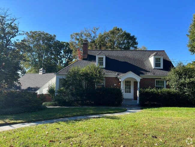 Building Photo - Lovely Home with Two Car Detached Garage