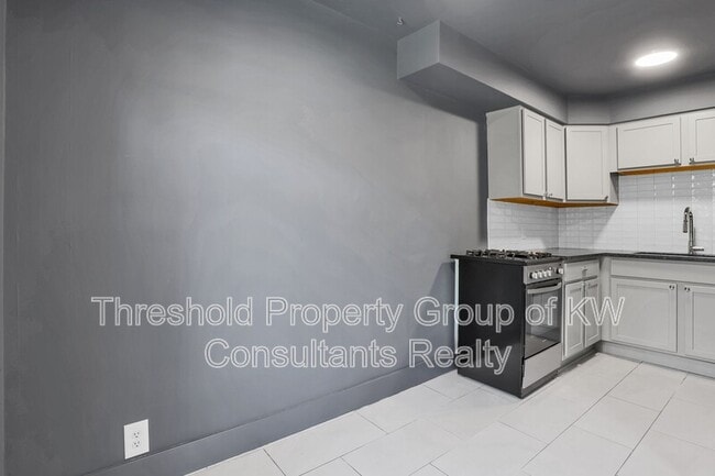 Photo - 451 E Town St