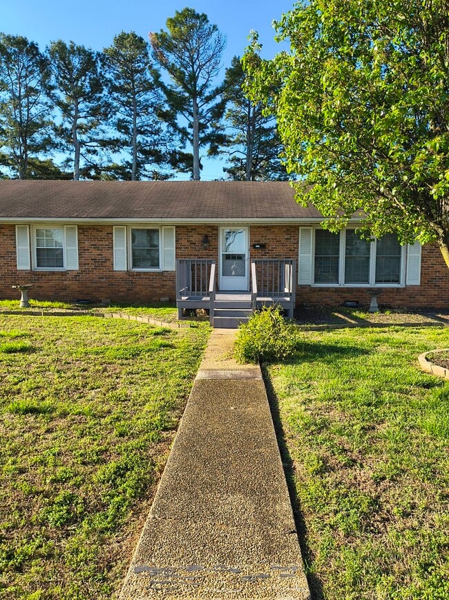 Building Photo - 1202 Rickwood Rd