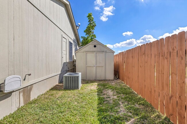 Photo - 5903 Kevin Kelly Plz