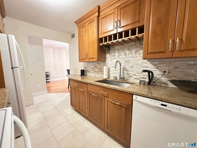Photo - 95 -2B Woodsedge Dr Unit APT 5C