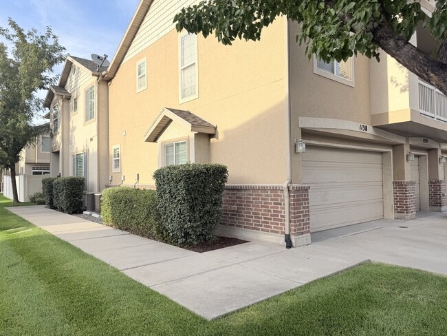 1138 Kensington Dr