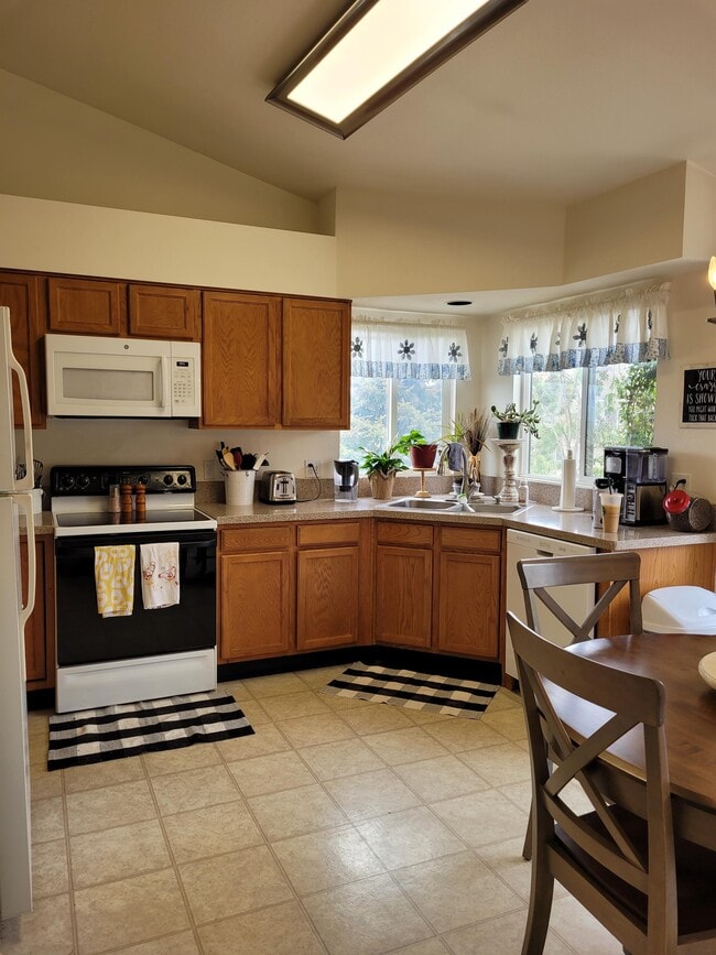 Photo - 97 Misty Creek Dr