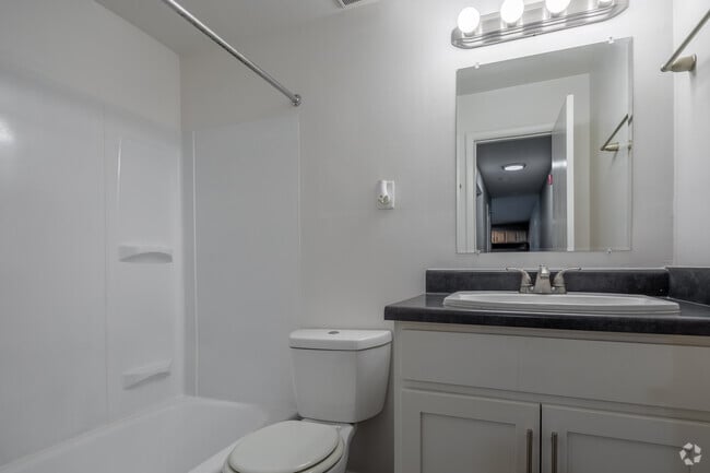 2BR, 1BA - 950SF - Bathroom
