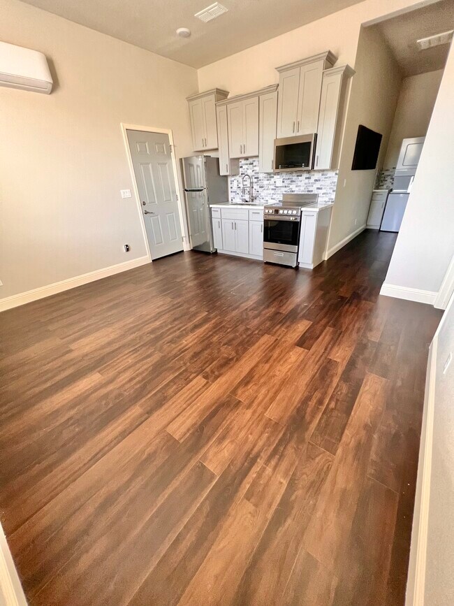 Photo - 760 Aparicio Way Unidad 2