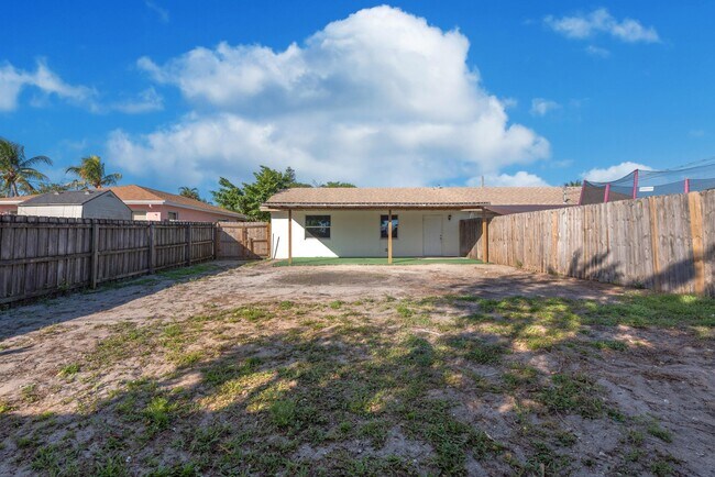 220 Perry Ave