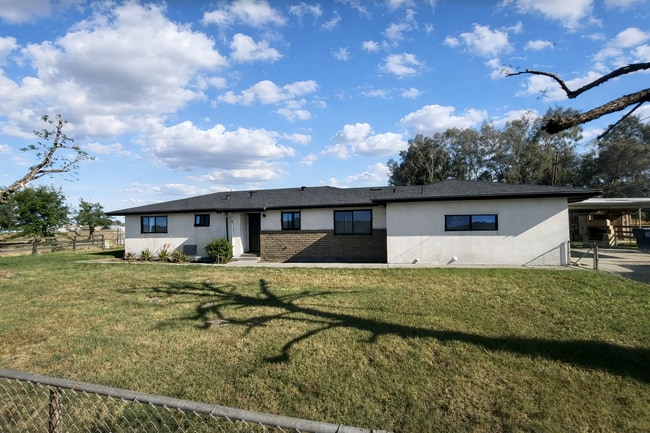 Building Photo - 480 Iona Ave