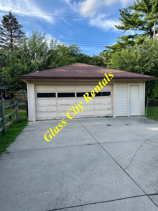Photo - 650 Sandralee Dr