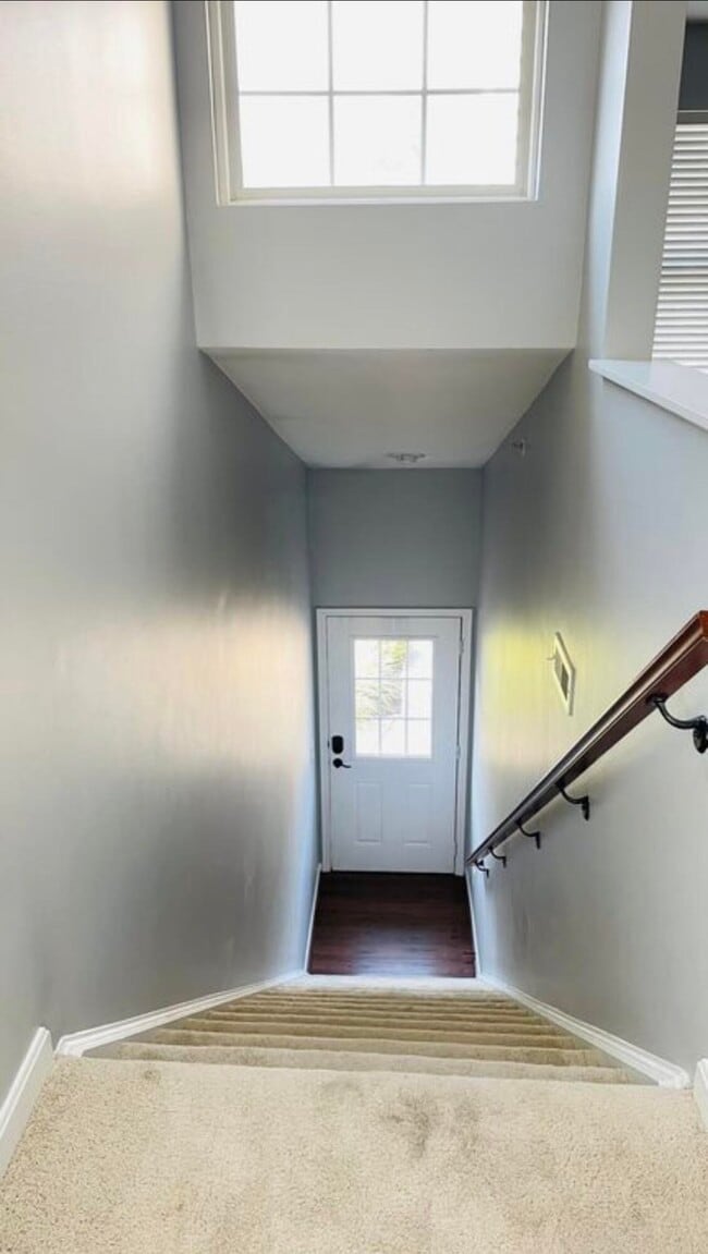 Photo - 422 Breezewood Ct