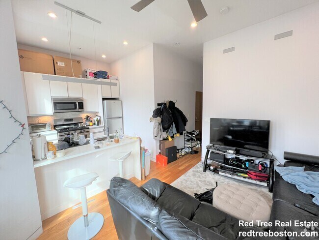 Building Photo - 1607 Tremont St Rental