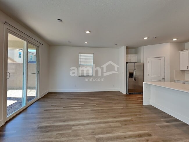 Photo - 5840 Vaes Dothrak St