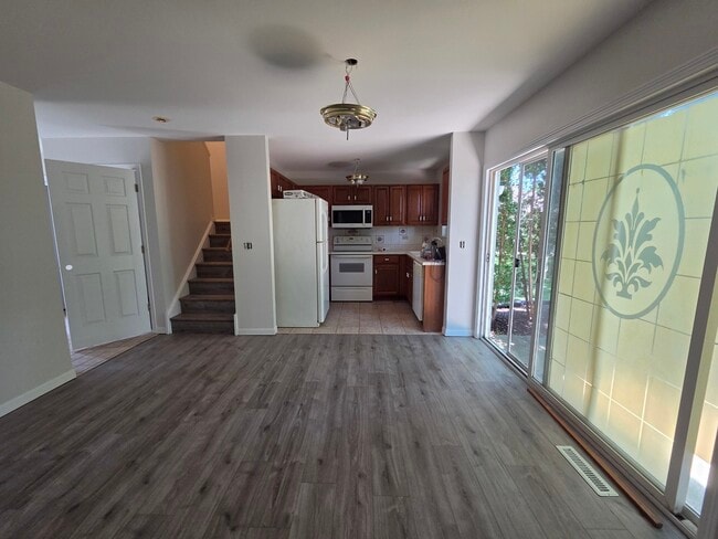Photo - 740 Village Cir