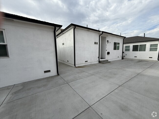 Building Photo - 415 S Verdugo Rd Rental