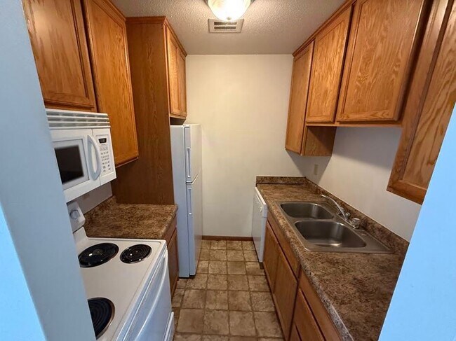 Photo - 630 S Governor St Unit 8