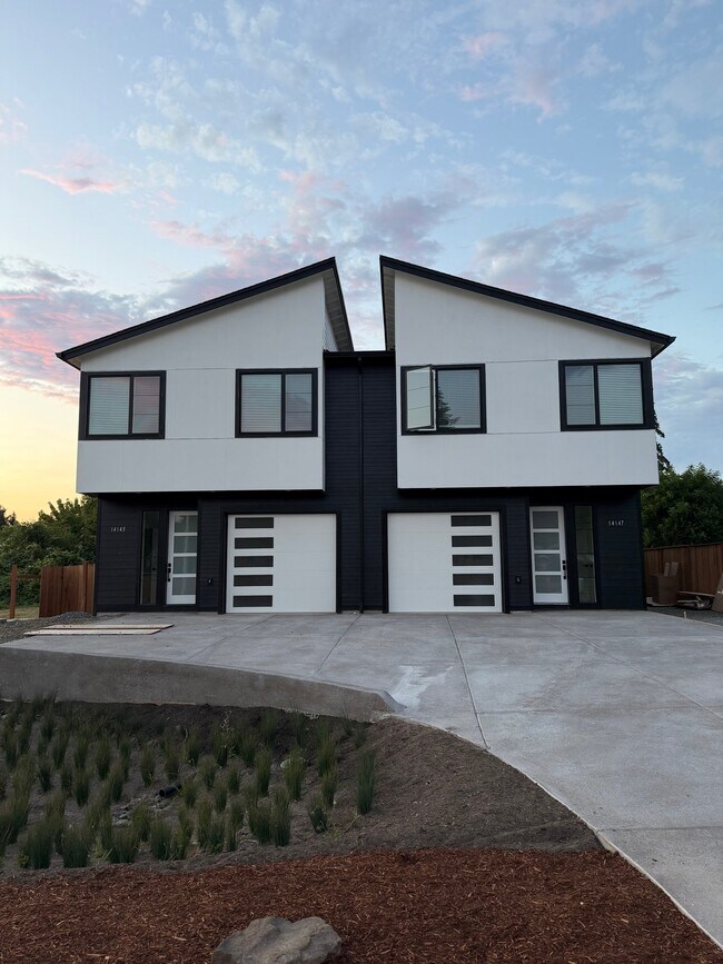 Building Photo - 14143 S Jacobs Way
