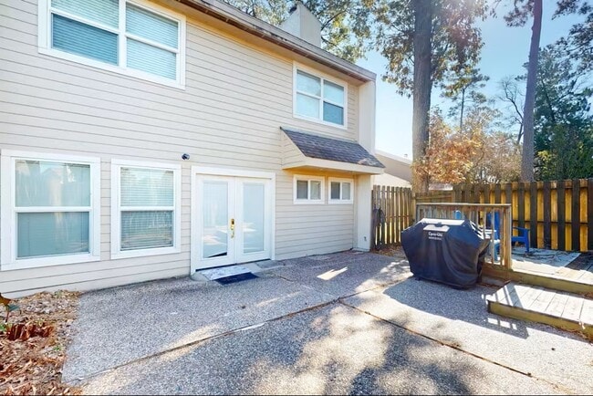 Photo - 3935 Knollcrest Dr