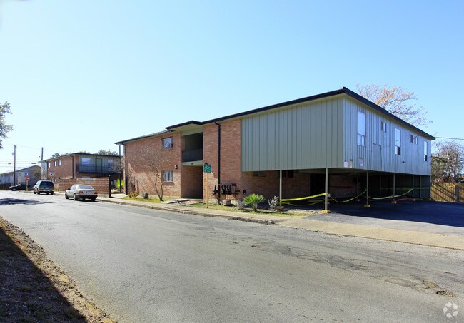 East Azul Apartments