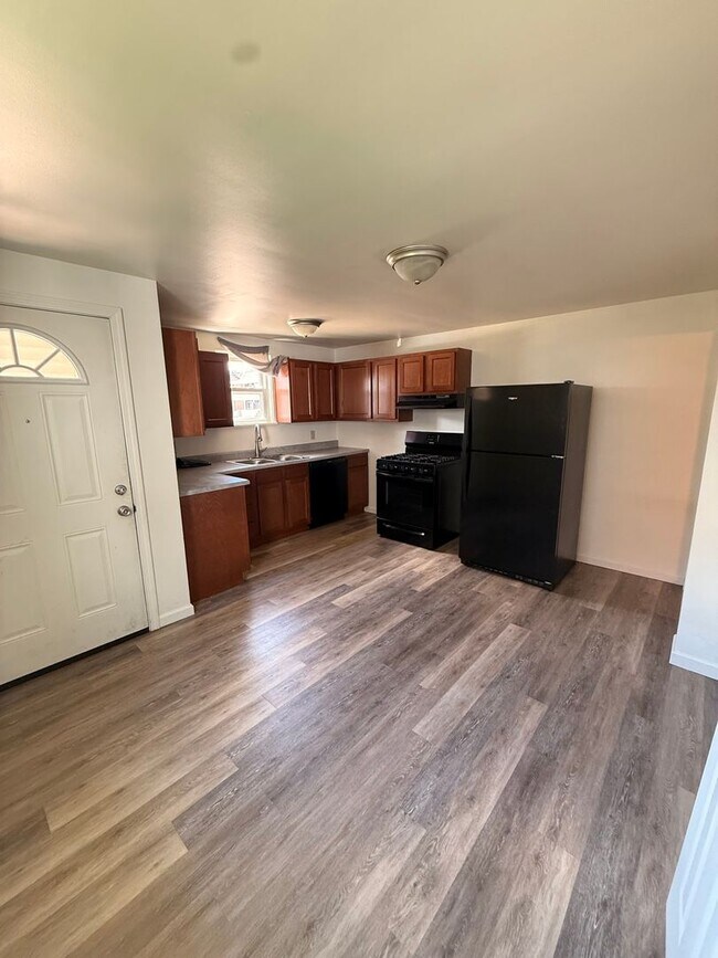 Photo - 2 Bedroom 1 Bathroom Apartment For Rent!