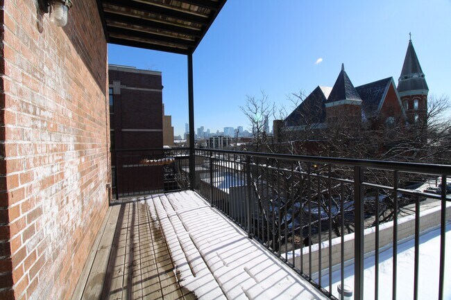 Photo - HIGHPOINT West Town