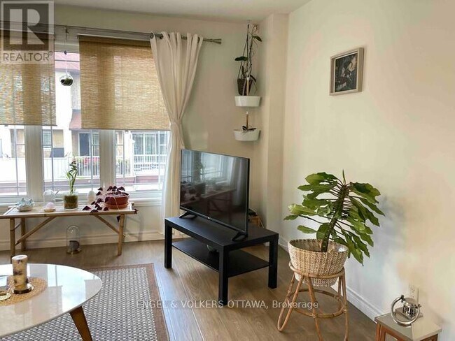 Photo - 102 Paseo Private