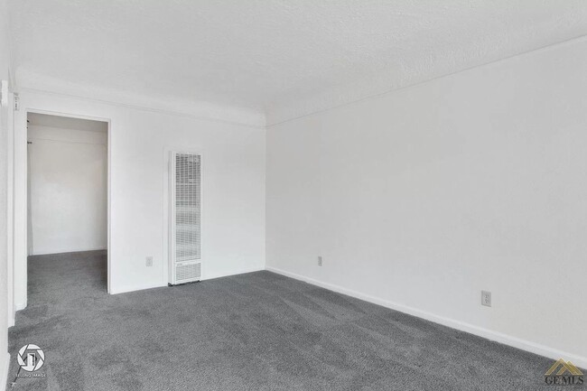 Photo - 1 Bedroom Bungalow w/Garage!