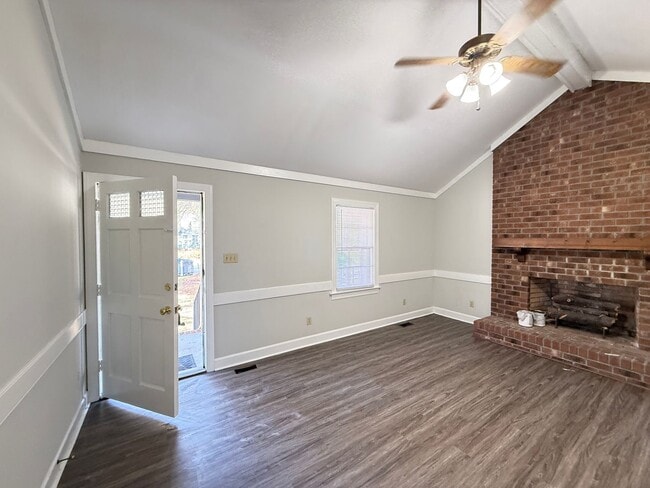 Photo - 1136 Beechwood Dr