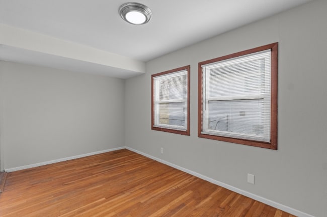 Photo - 205 Perthshire Rd