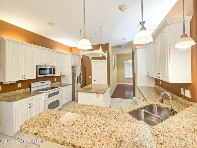 Photo - 949 SE Gardenbrook Ct