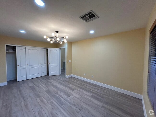 Building Photo - 1694 E Spur St Rental