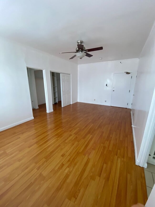 Photo - Normandie Apts.