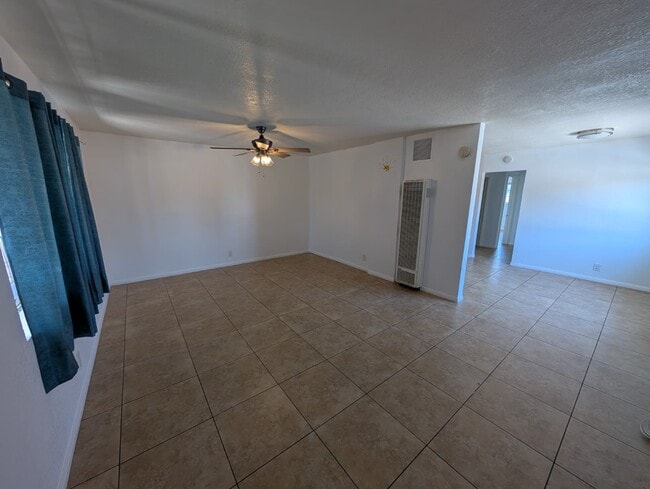 Building Photo - 1714 Cherry Ave Unit B Rental