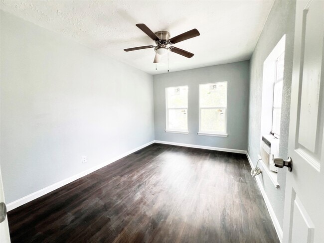 Building Photo - 103 Cosmos St Unit 4 Rental