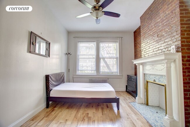 Building Photo - 83 W Washington Pl Rental