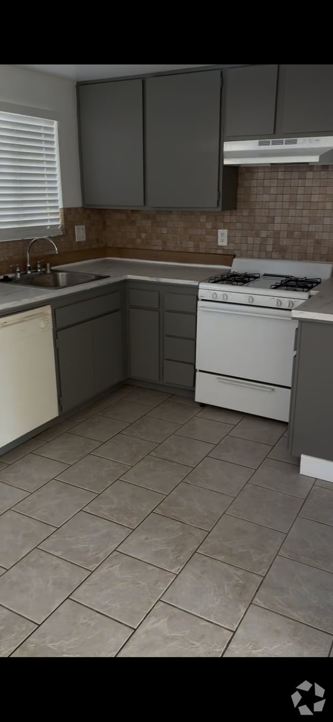 Building Photo - 1501 E Fairfield Ct Unit #2 Rental