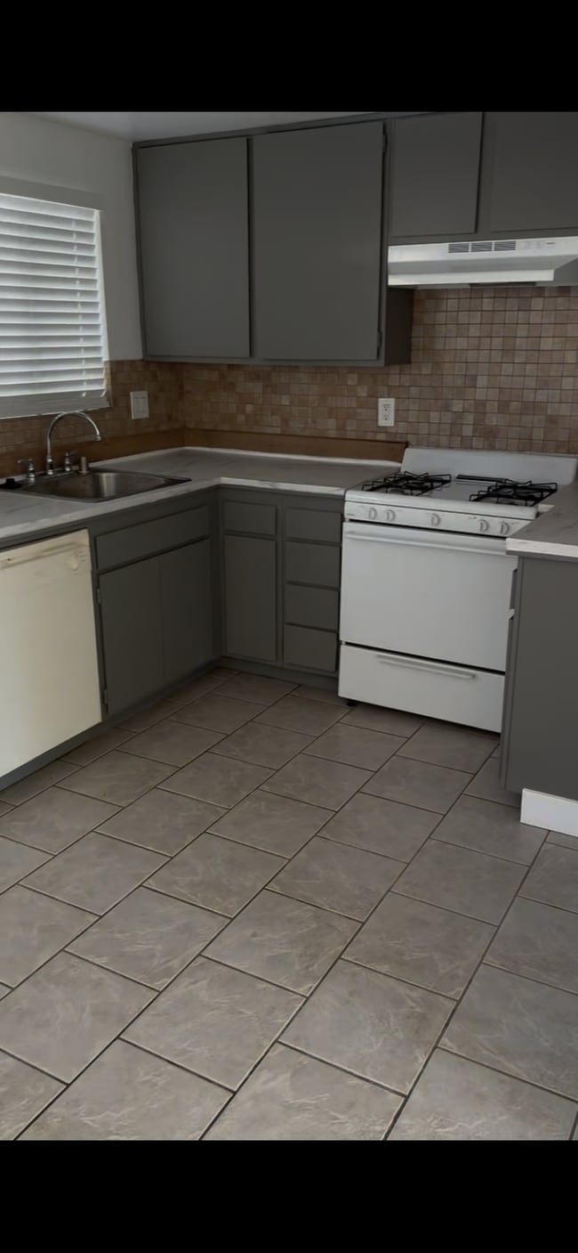 Photo - 1501 E Fairfield Ct Apartments Unit #2