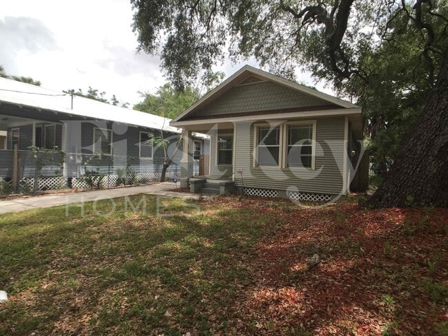 Photo - 1736 W Pine St