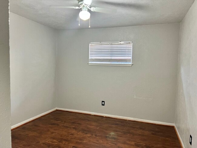 Photo - 2521 S Pearland Ave