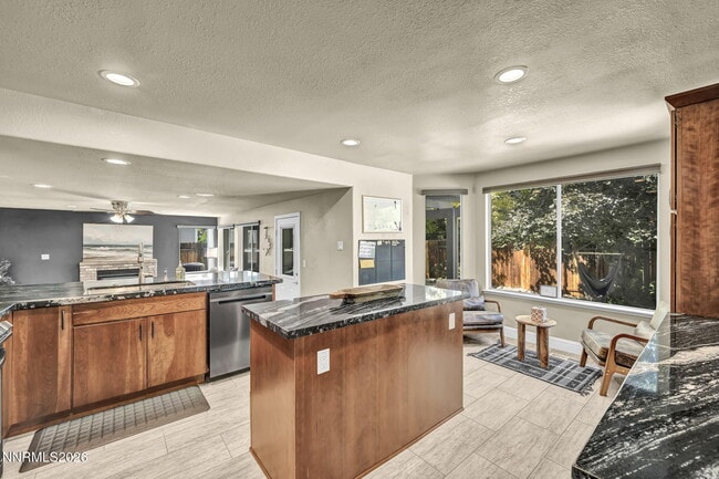 Photo - 5045 Pradera St